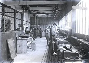Flight Gallery: orkers at Hewlett and Blondeaus aircraft factory, 1915