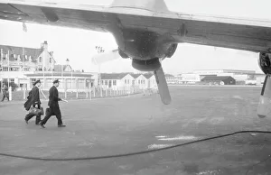 <b class=qtipBold><figcaption>Prestwick Airport</figcaption></b><br>Prestwick Airport Scotland 1958<br><em>© Flight Global 2009 - All Rights Reserved</em> Prestwick Airport
