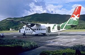 Images Dated 13th February 2006: Shorts Air Seychelles at Prasline Airport, Seychelles