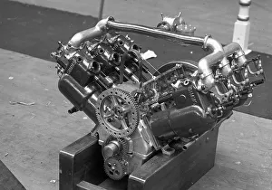 <b class=qtipBold><figcaption>Simms Aero Motor</figcaption></b><br>A Simms Aero Motor on display at the 1909 Olympia Aero Show (published 3rd April 1909).<br><em>© Flight Global 2009 - All Rights Reserved</em> Simms Aero Motor
