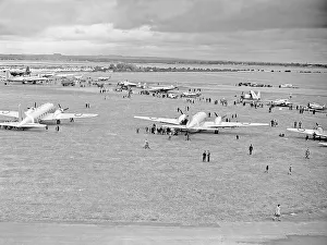 <b class=qtipBold><figcaption>Thorney Island airshow 1954</figcaption></b><br><br><em>© Flight Global 2009 - All Rights Reserved</em> Thorney Island airshow 1954