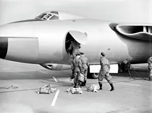 <b class=qtipBold><figcaption>Vickers Valiant</figcaption></b><br>Vickers, Valiant, WZ369, RAF, UK, Flight Crew, Pilots, Historical, Military, Croydon, 1956, 1950s, Ground, Side, Bomber<br><em>© Flight Global 2009 - All Rights Reserved</em> Vickers Valiant
