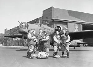 <b class=qtipBold><figcaption>Vickers Wellington</figcaption></b><br>Vickers, Wellington, N2912, RAF, Bassingbourne, 1940, 1940s, Historical, Military, Ground, 3/4 Front, Bomber, UK, Pilots, Flight Crew<br><em>© Flight Global 2009 - All Rights Reserved</em> Vickers Wellington